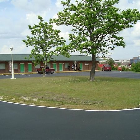 Town House Motel Тупело Экстерьер фото