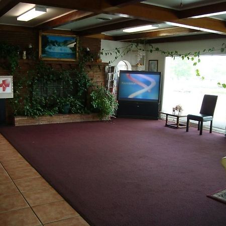 Town House Motel Тупело Интерьер фото