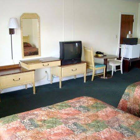 Town House Motel Тупело Экстерьер фото